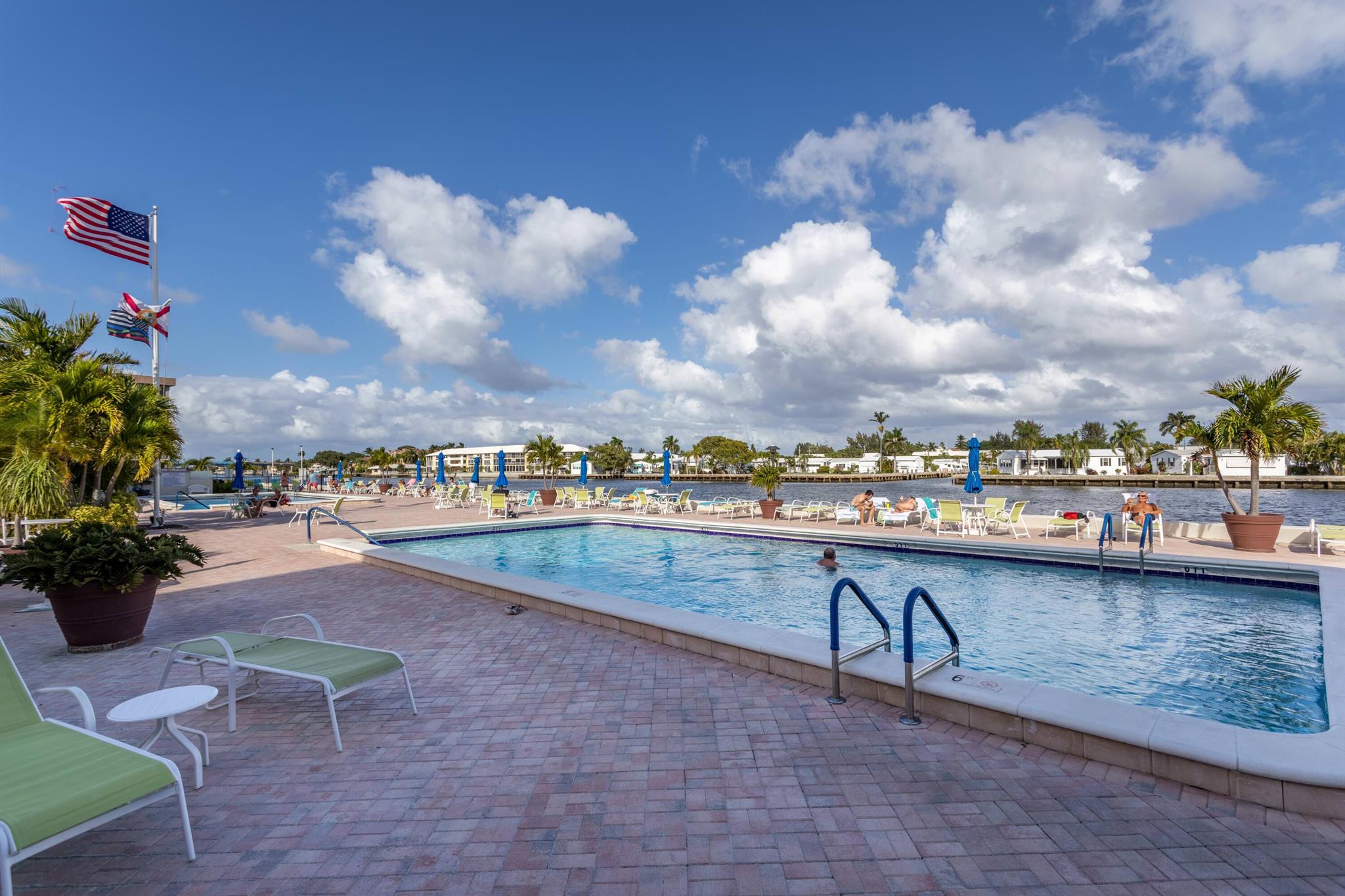 2012 S Federal Highway 301