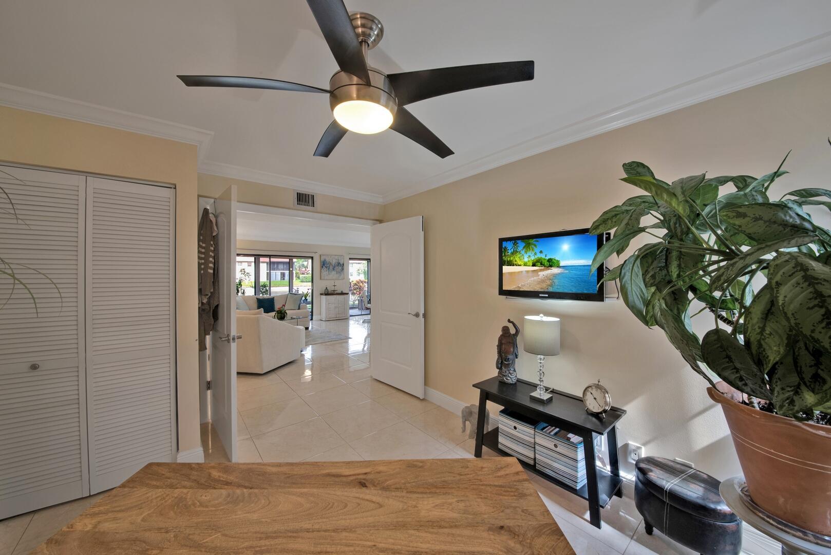 10223 N Circle Lake Drive 102