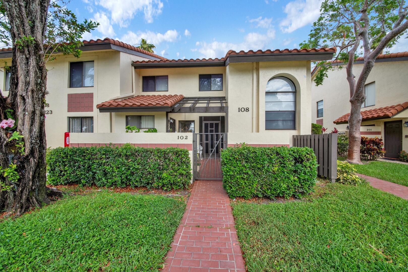 10223 N Circle Lake Drive 102