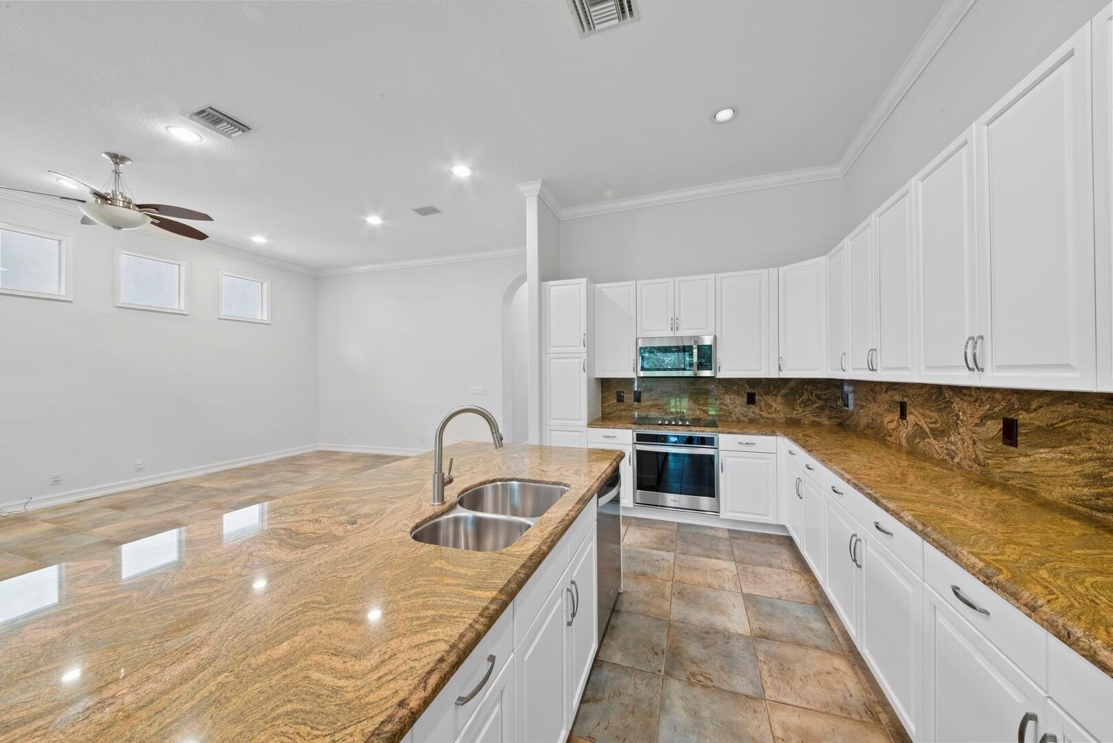 12520 NW 79th Manor