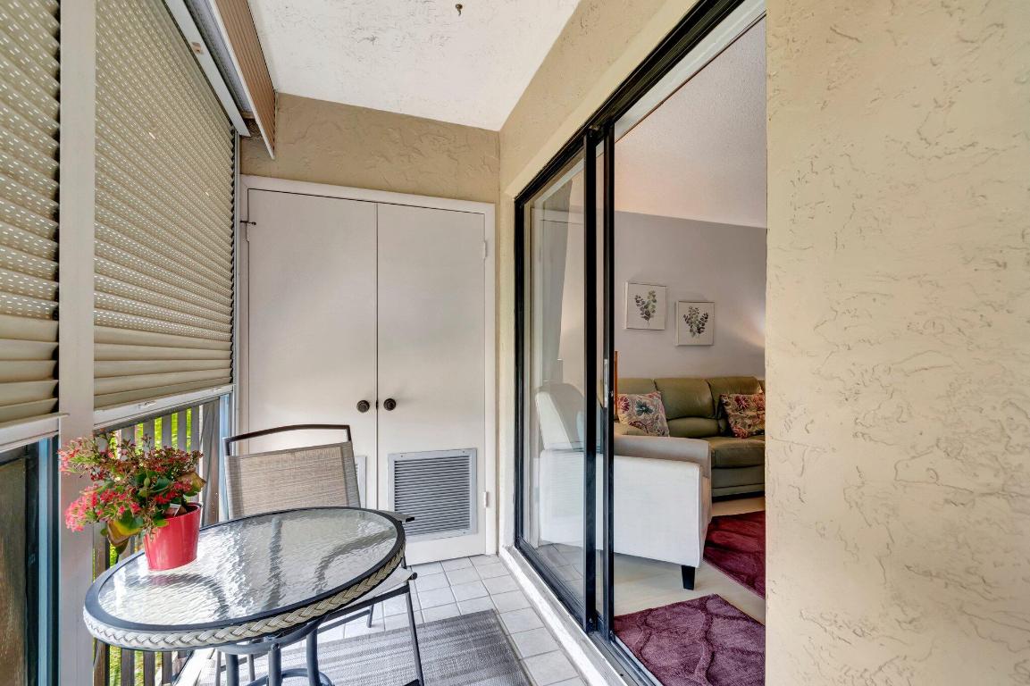 7202 Golf Colony Court 203, Lake Worth Unit: 203