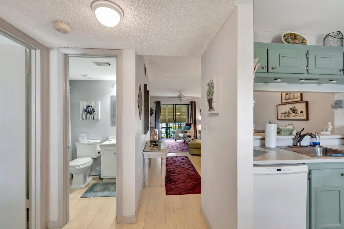 7202 Golf Colony Court 203, Lake Worth Unit: 203