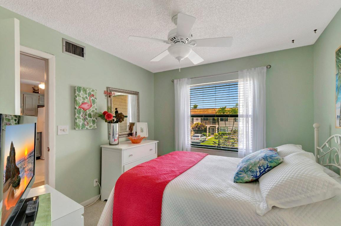 7202 Golf Colony Court 203, Lake Worth Unit: 203