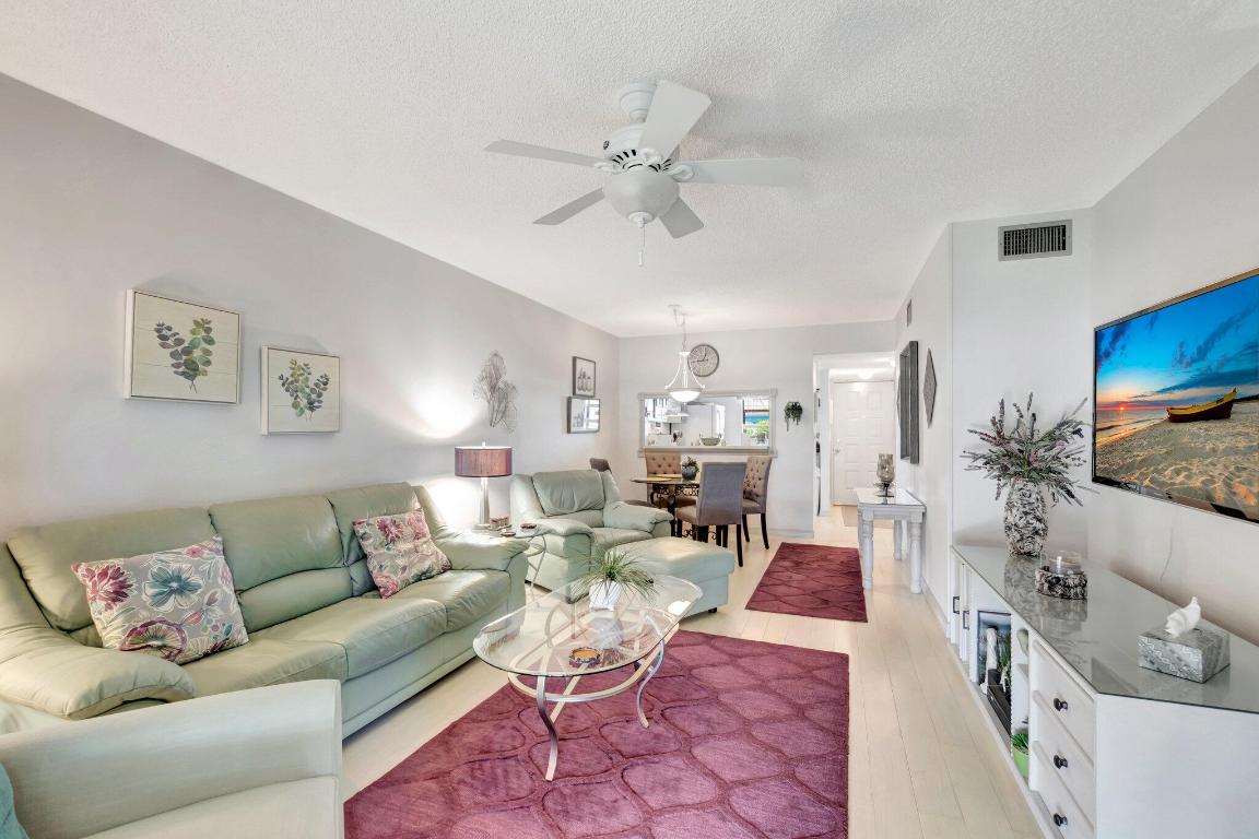 7202 Golf Colony Court 203, Lake Worth Unit: 203