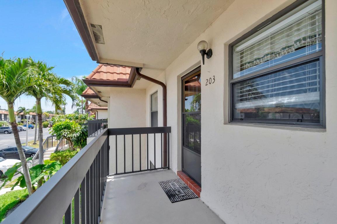 7202 Golf Colony Court 203, Lake Worth Unit: 203