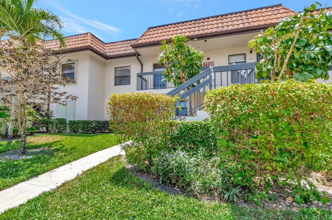 7202 Golf Colony Court 203, Lake Worth Unit: 203
