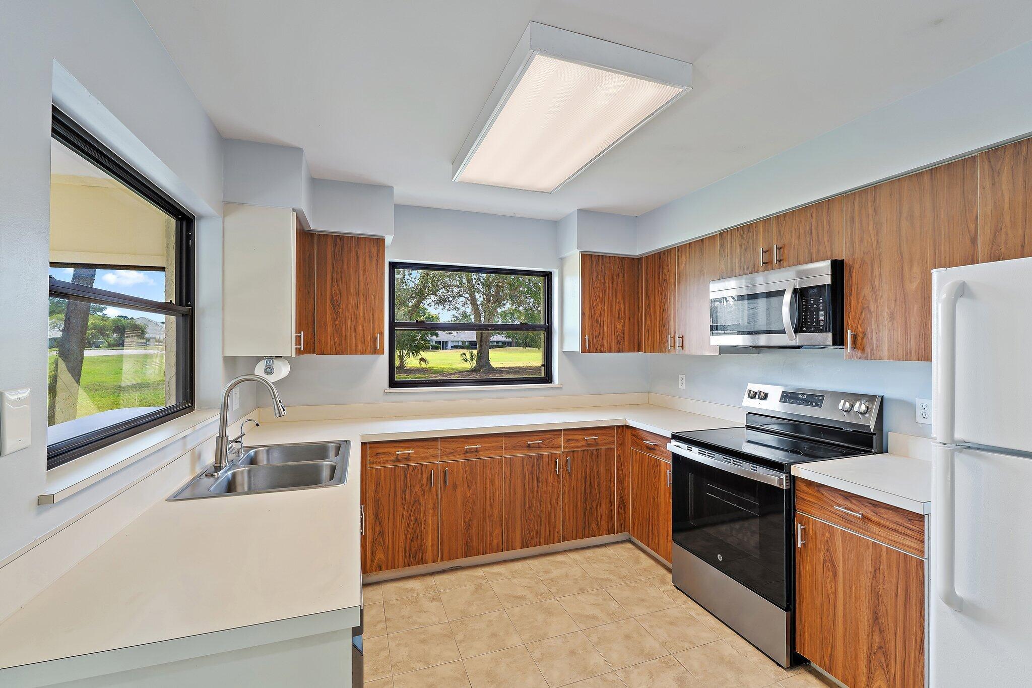 2711 SW Egret Pond Circle