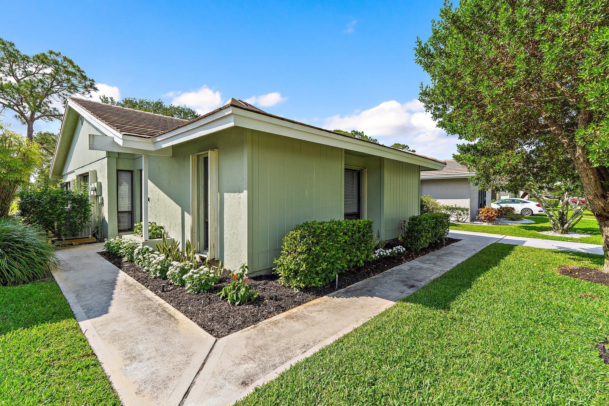 2711 SW Egret Pond Circle
