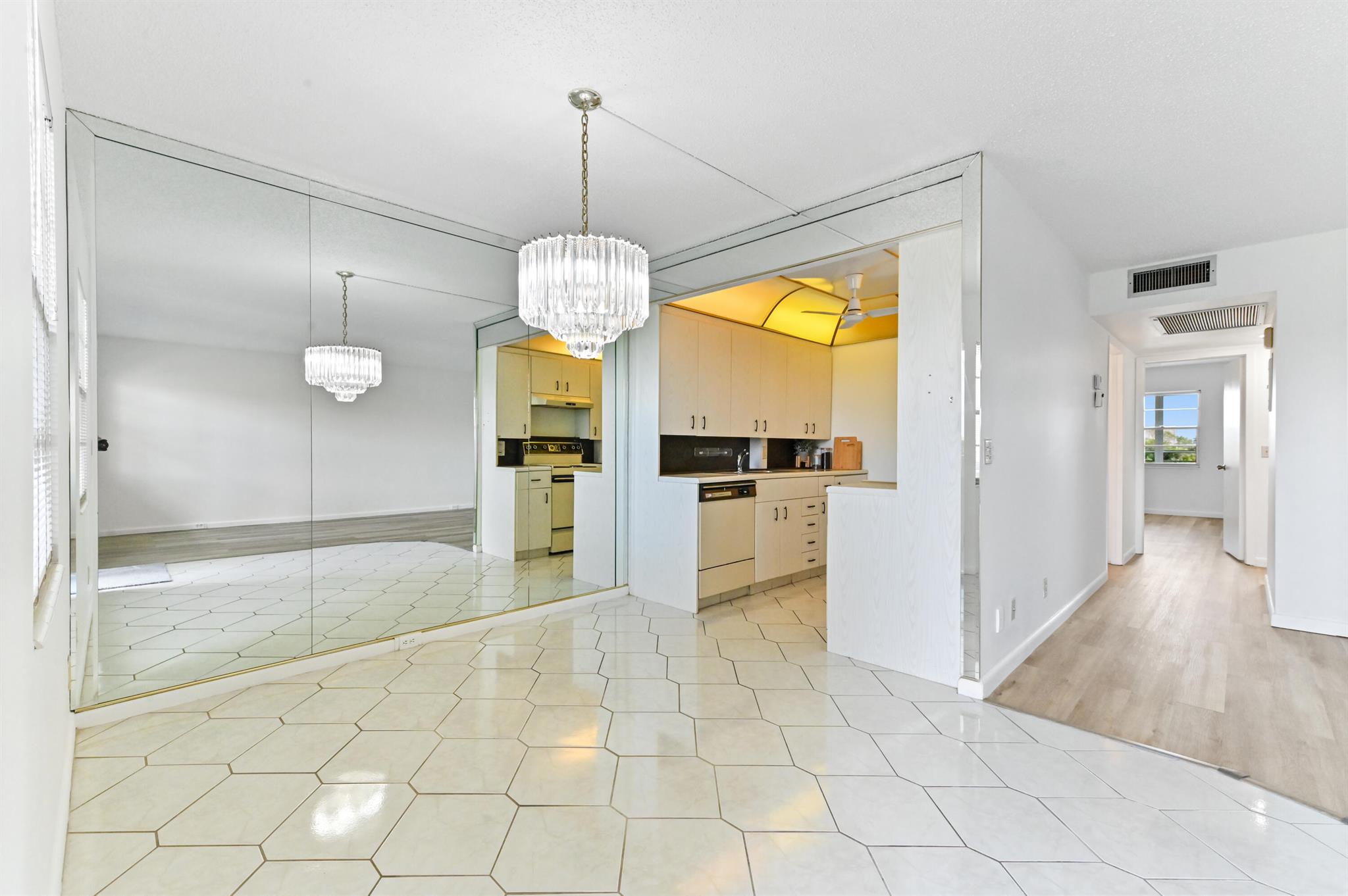 3066 Ainslie D