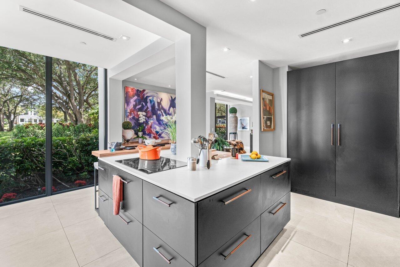 7819 Lakeside Boulevard 0814