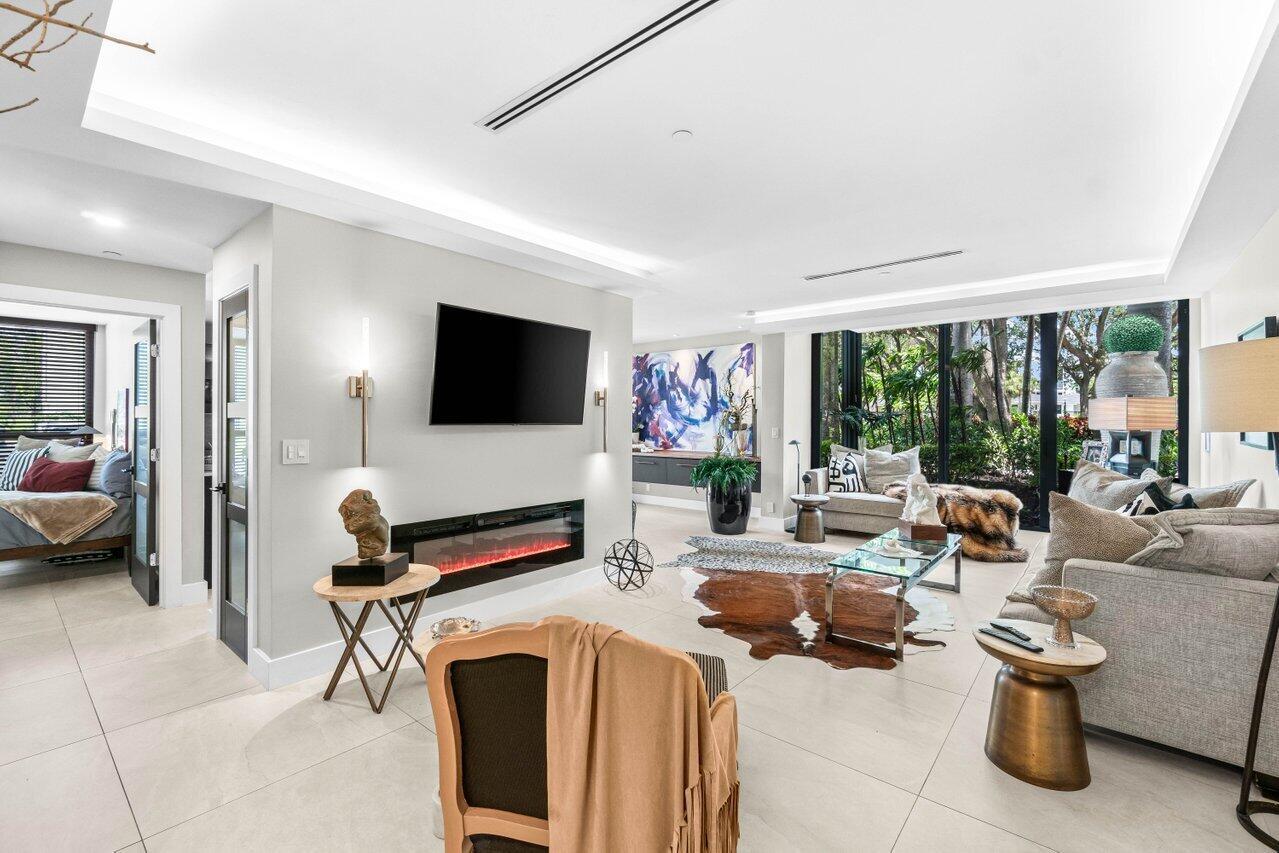 7819 Lakeside Boulevard 0814