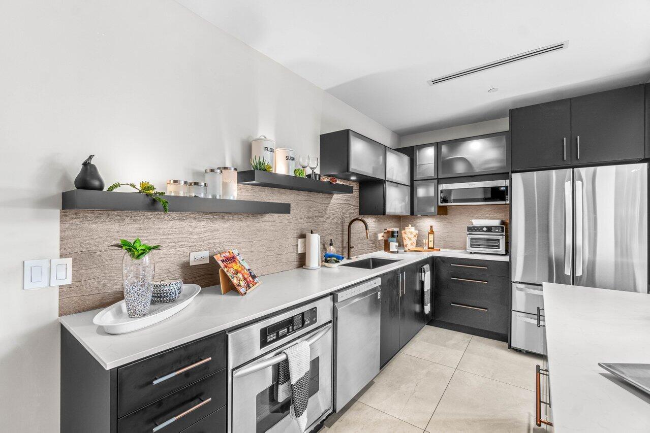 7819 Lakeside Boulevard 0814