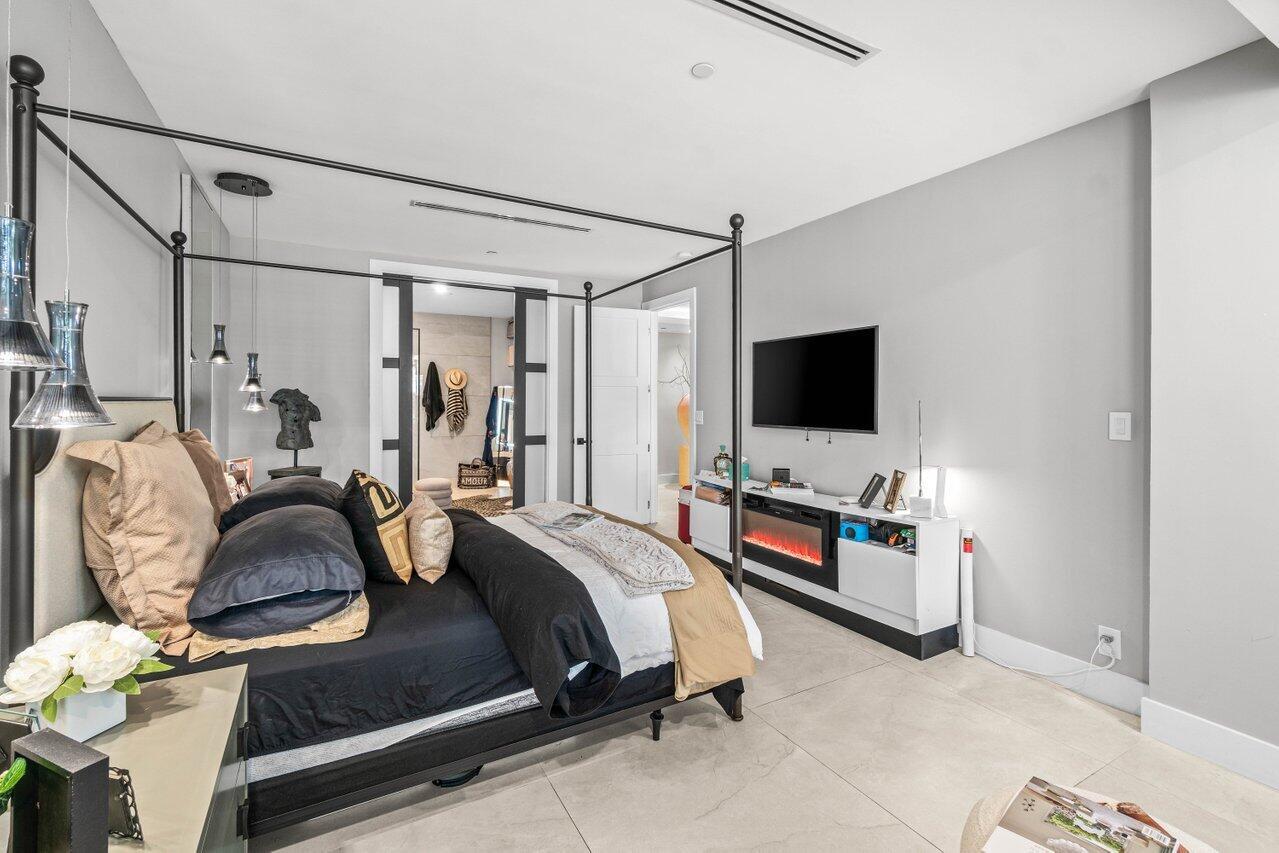 7819 Lakeside Boulevard 0814