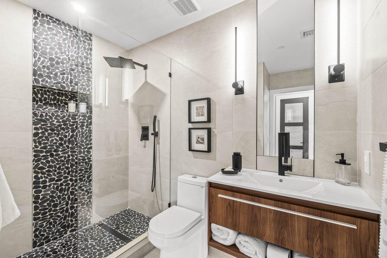 7819 Lakeside Boulevard 0814