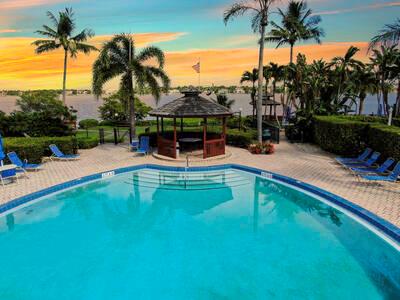 105 Half Moon Circle B1