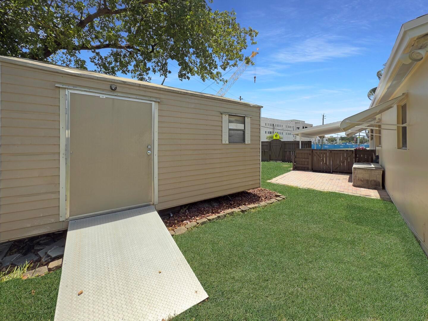 841 NE 61st Street