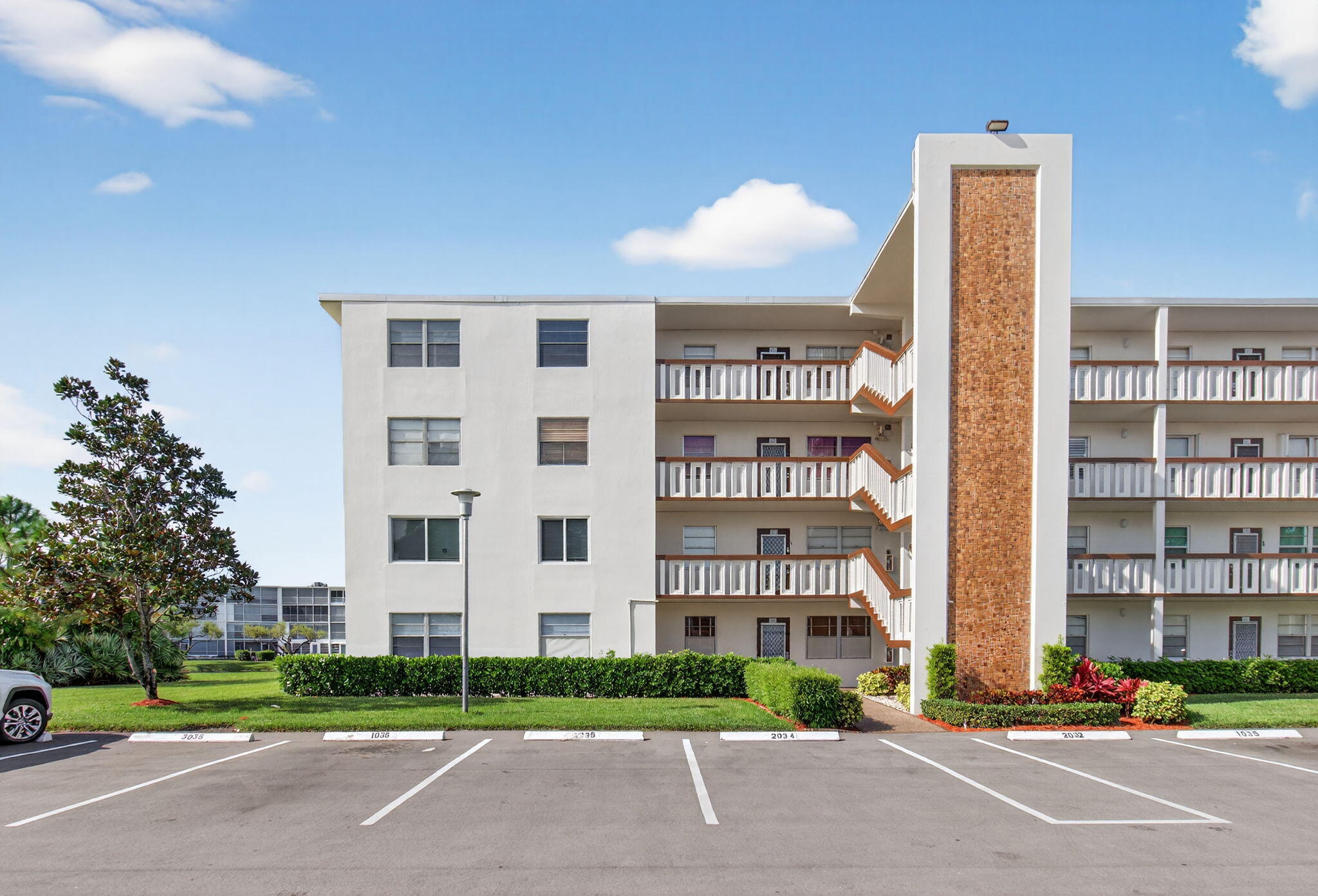 1036 Hythe B B