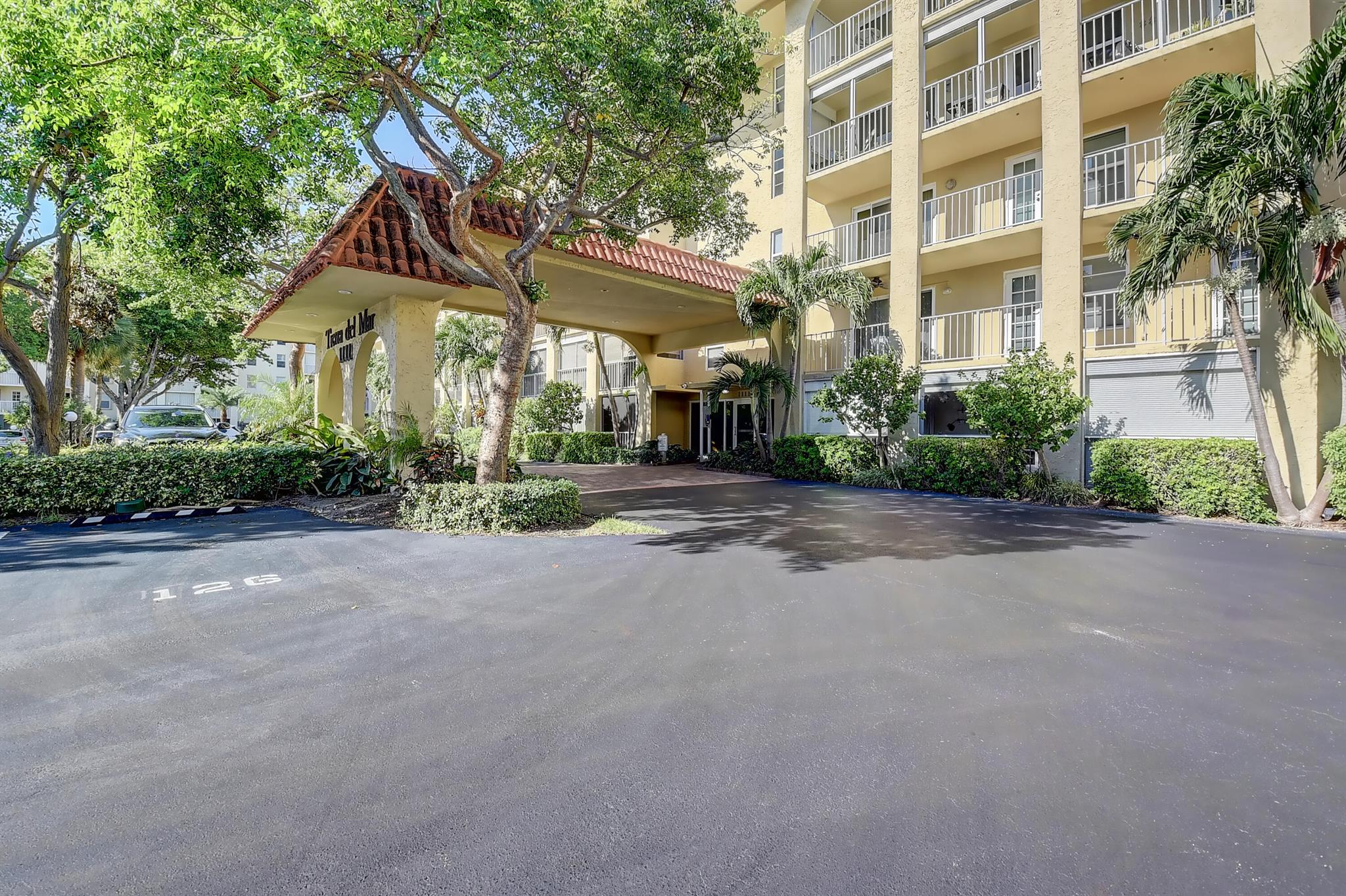 1111 S Ocean Boulevard 123