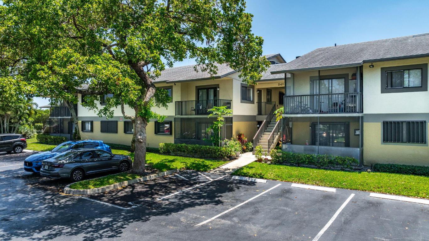 545 Trace Circle 106, Deerfield Beach Unit: 106