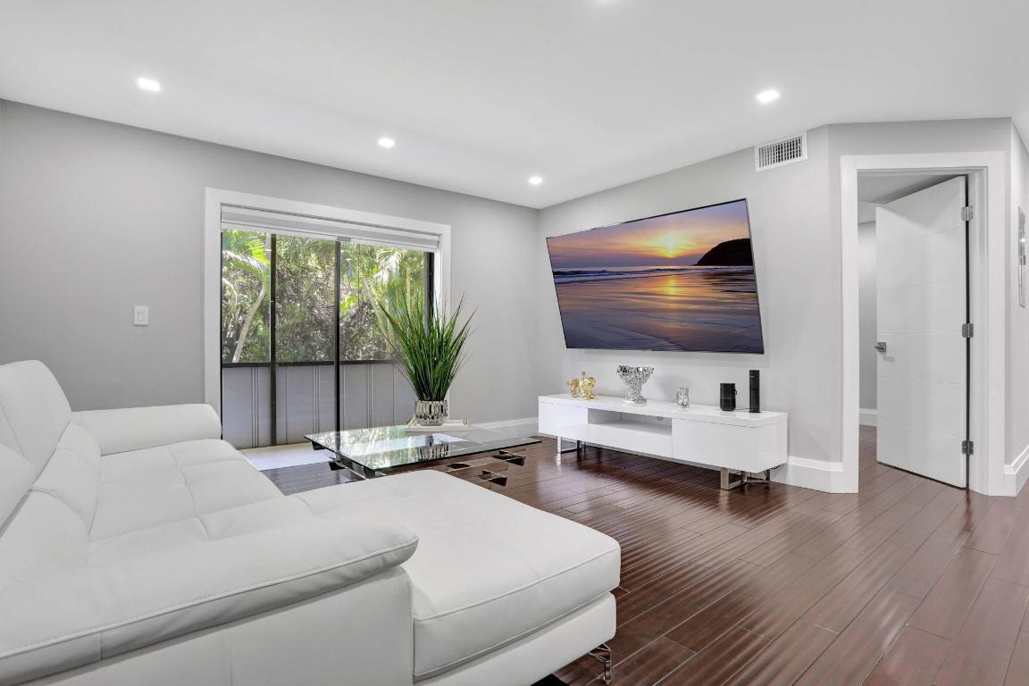 545 Trace Circle 106, Deerfield Beach Unit: 106