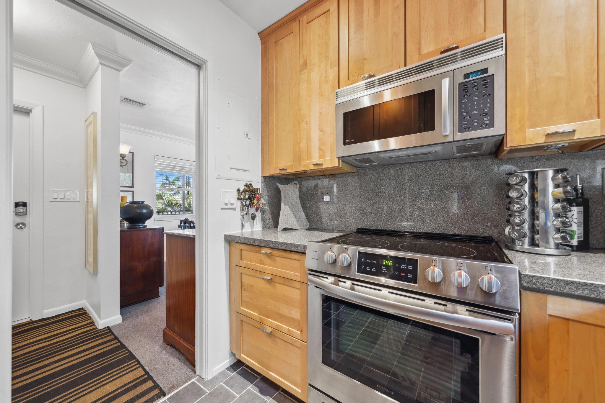 520 NE 7th Avenue 2e