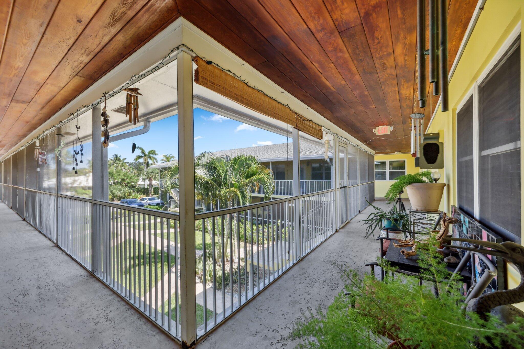 520 NE 7th Avenue 2e