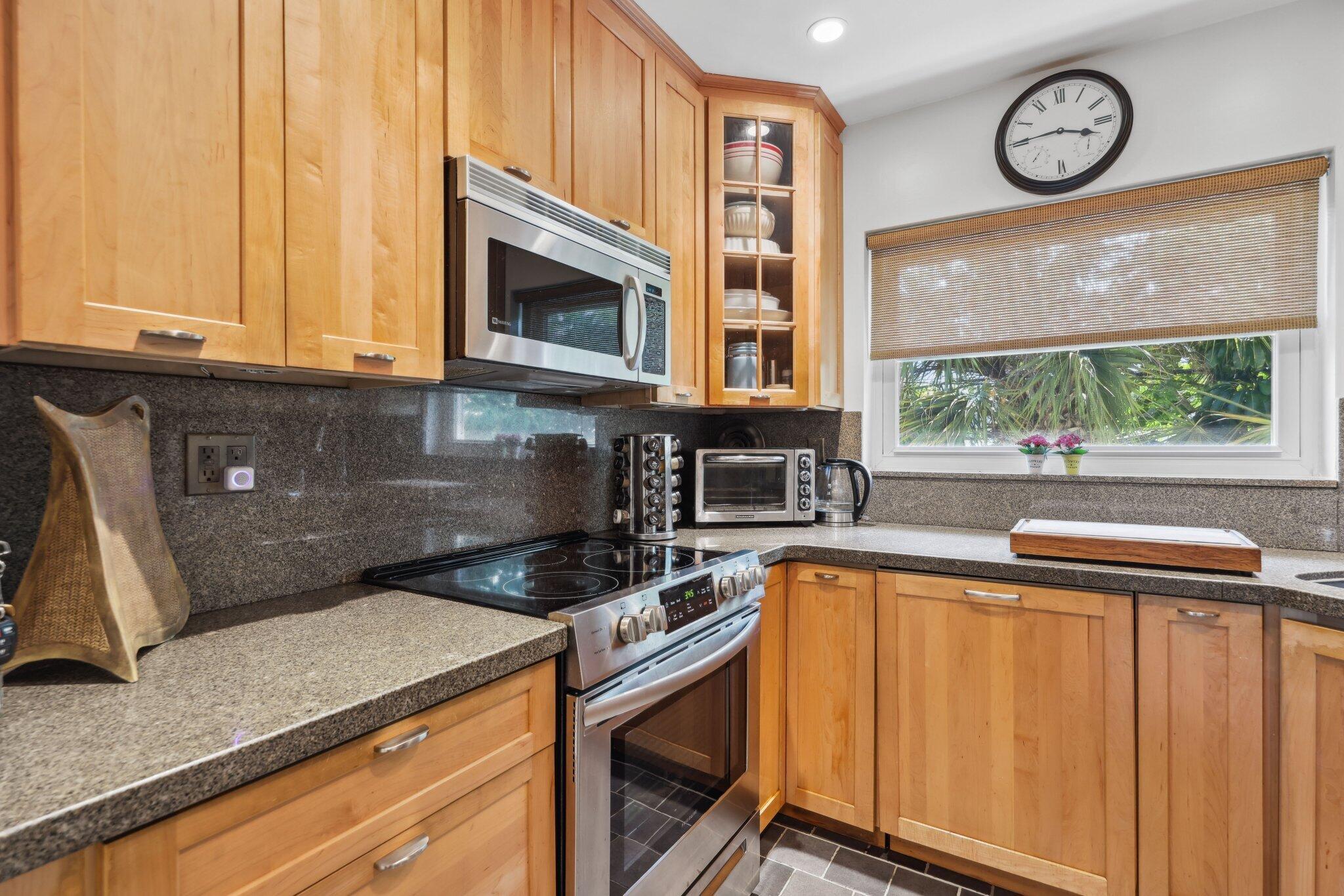 520 NE 7th Avenue 2e