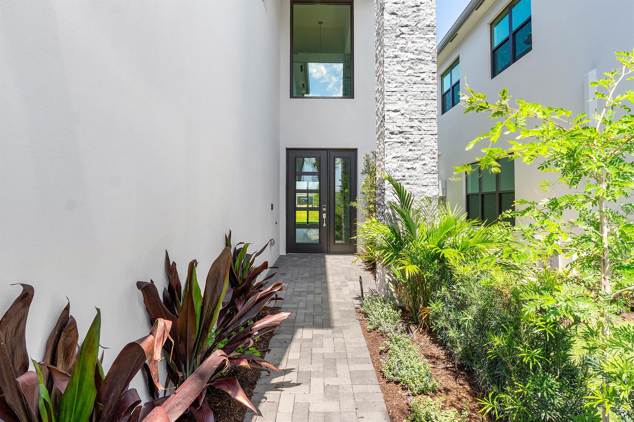 20415 Southernwood Avenue