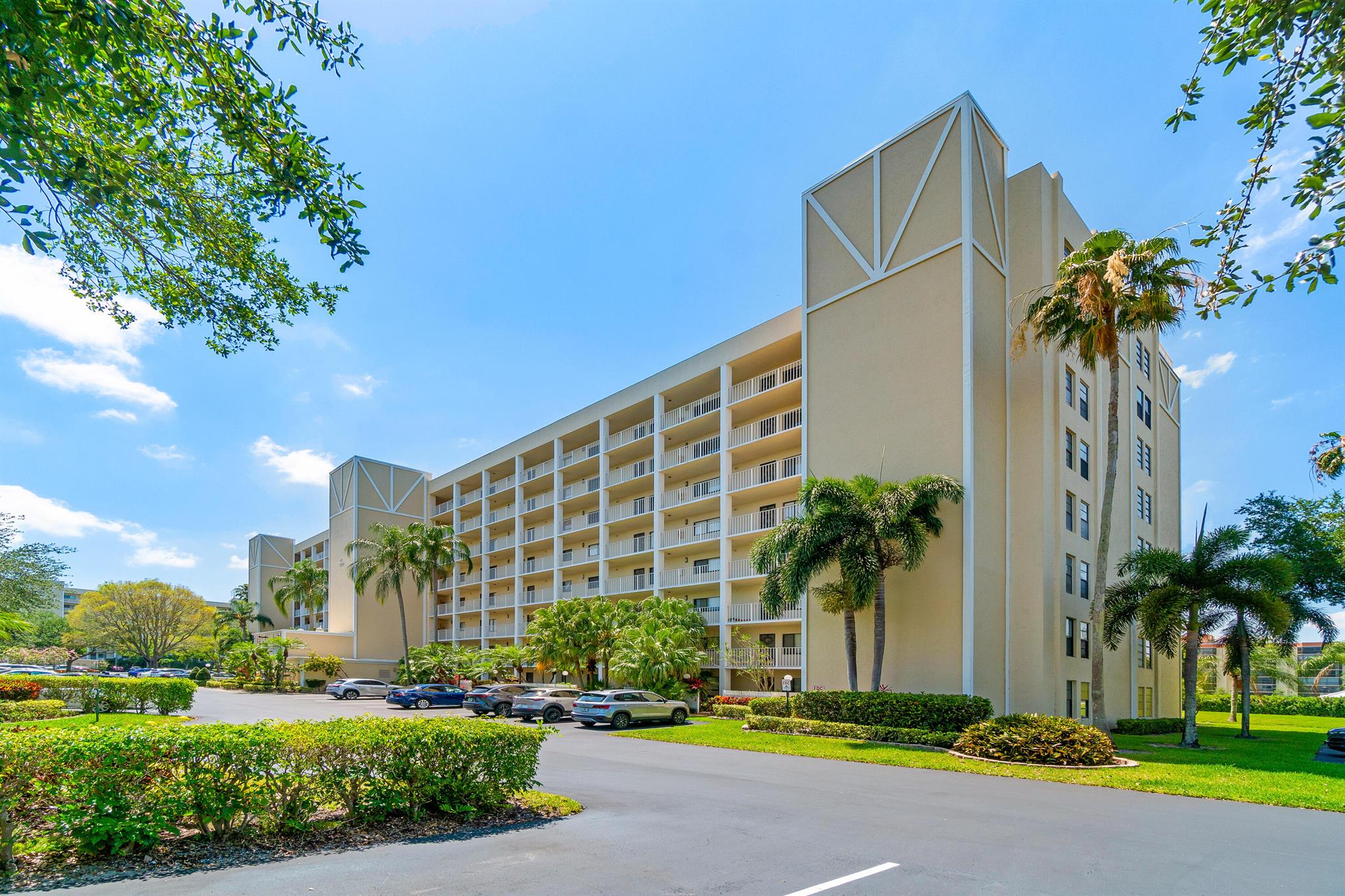 7290 Kinghurst Drive 809