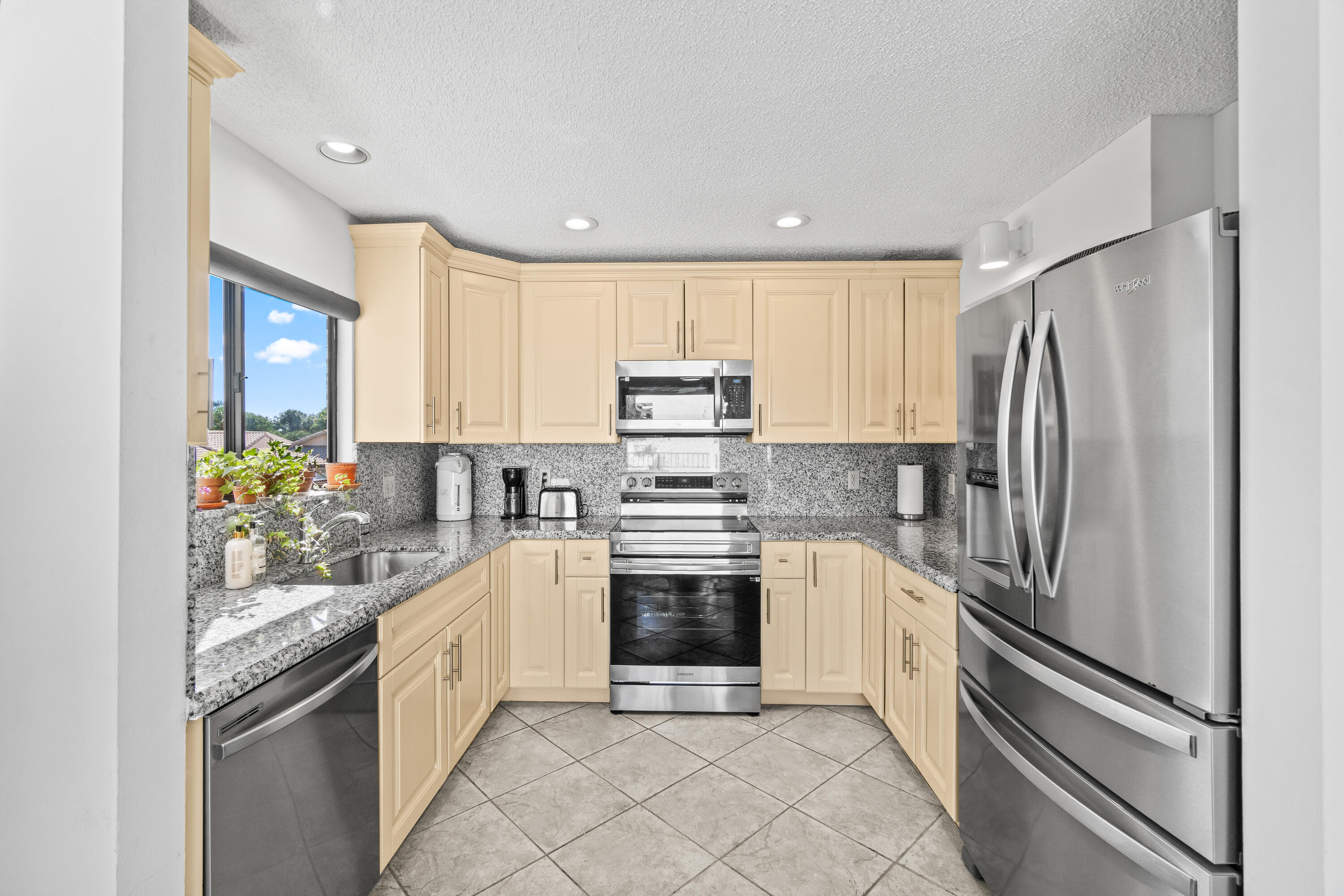 7533 Glendevon Lane 905