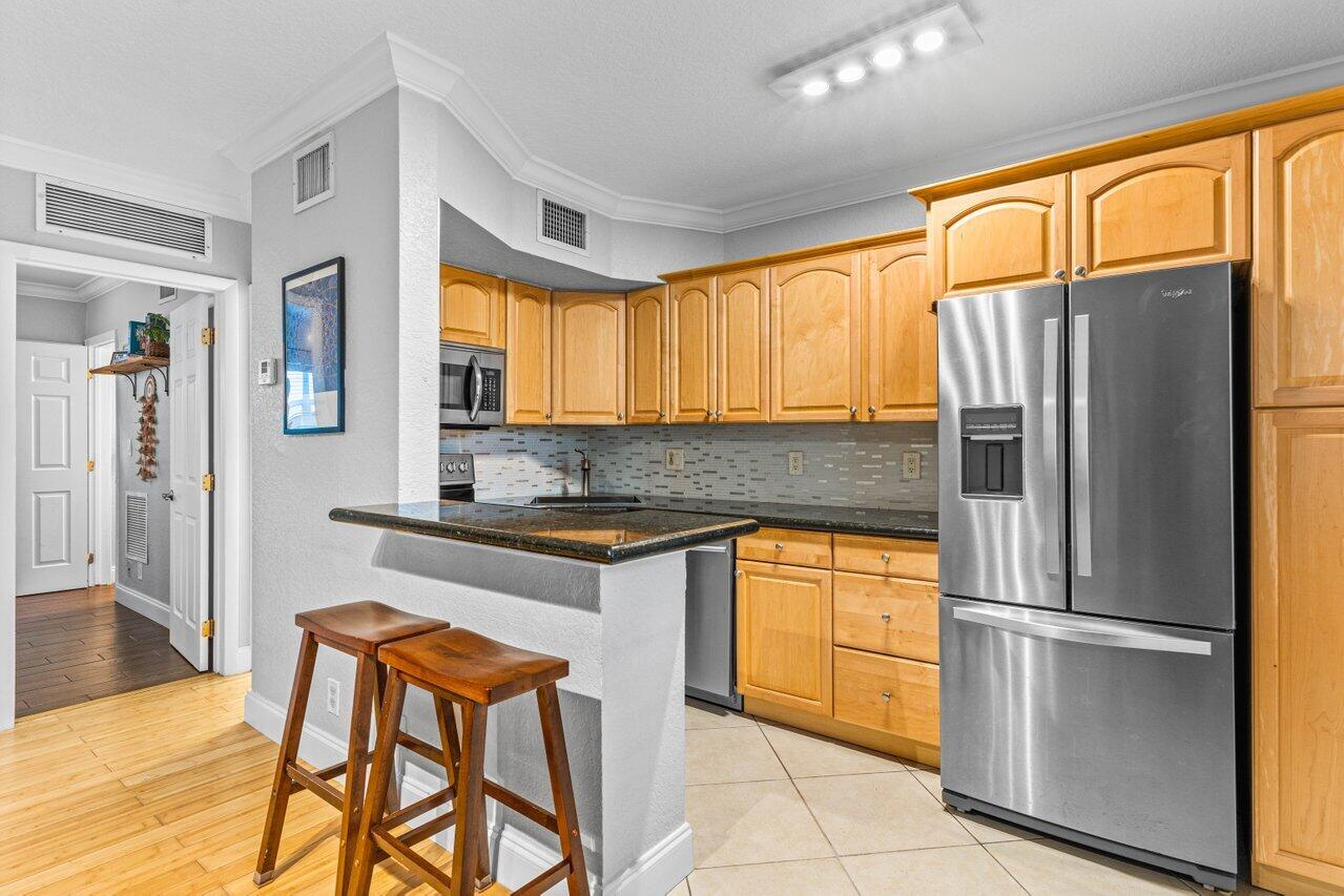 744 NE 14th Avenue 2