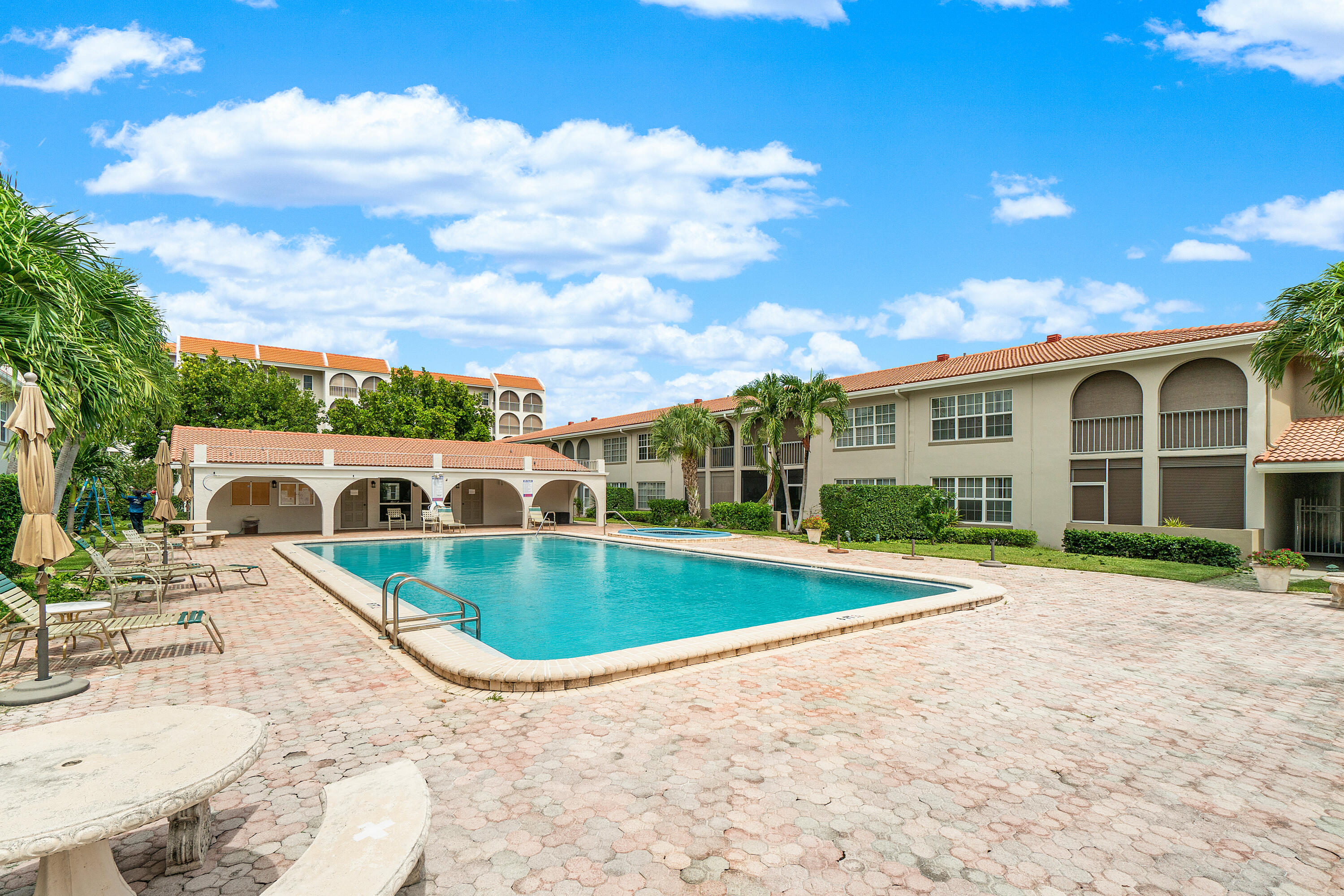 250 NE 20th Street 1220
