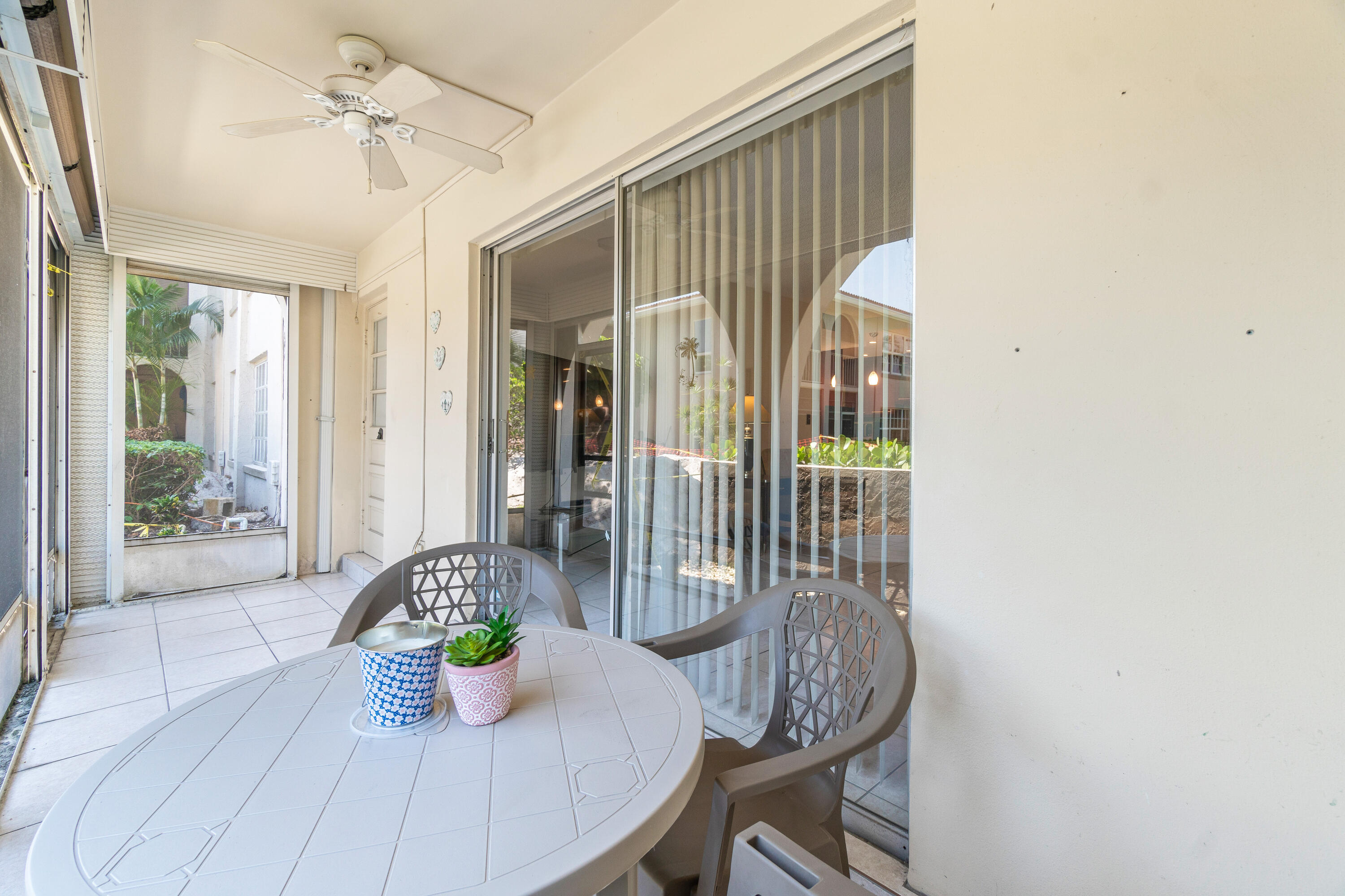 250 NE 20th Street 1220