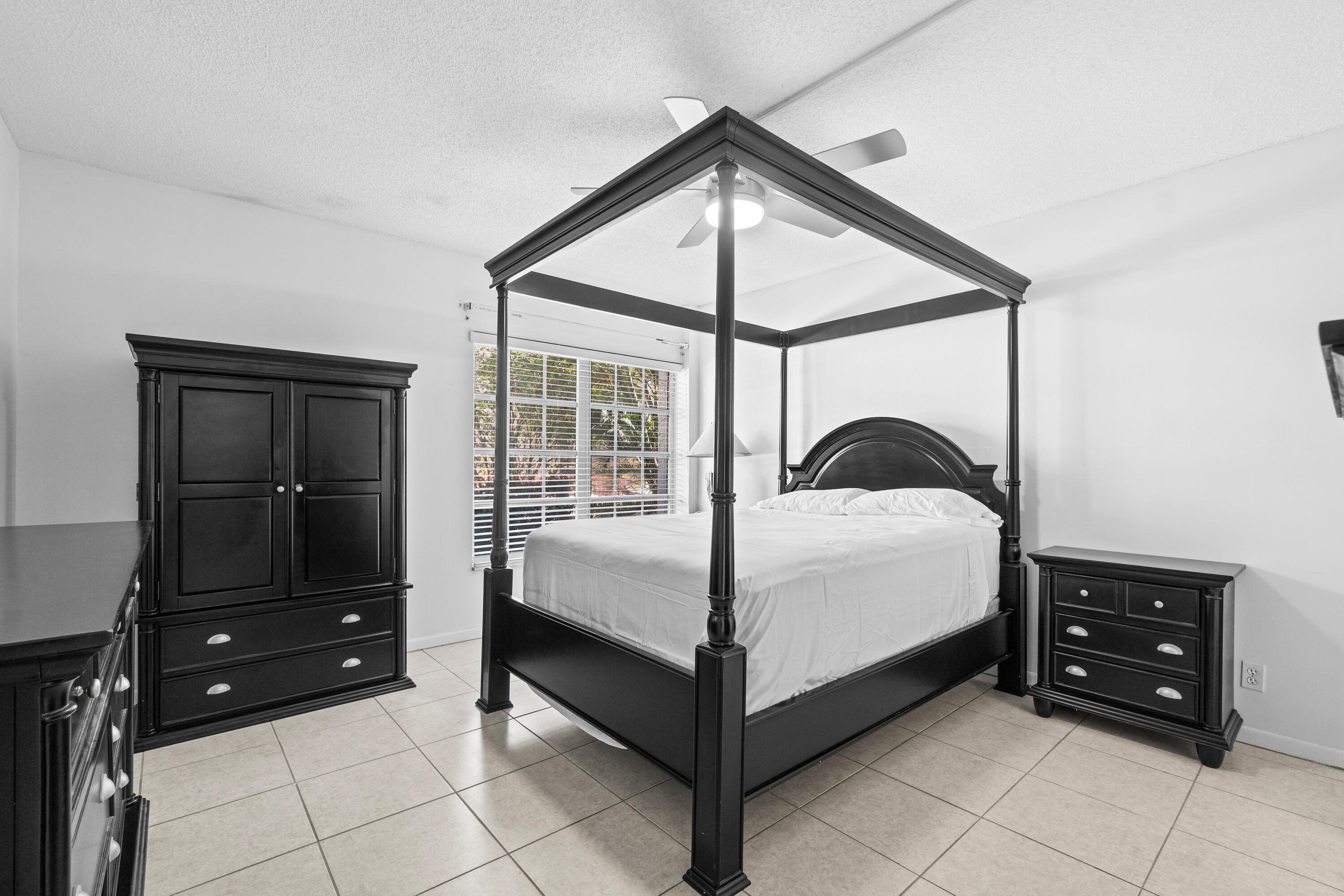 250 NE 20th Street 1220