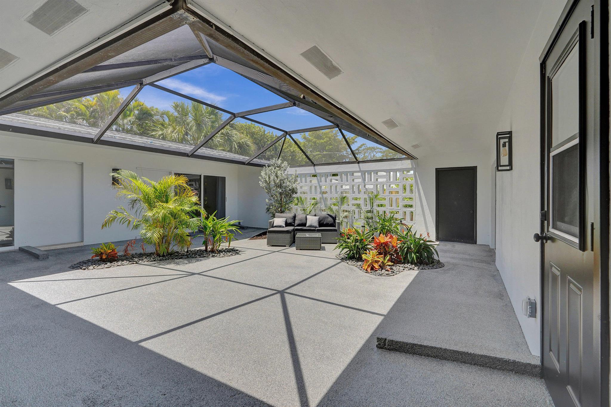 450 NW 15th Street
