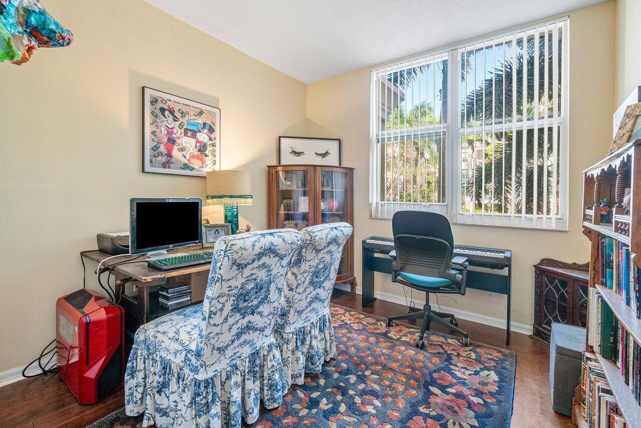804 E Windward Way 201