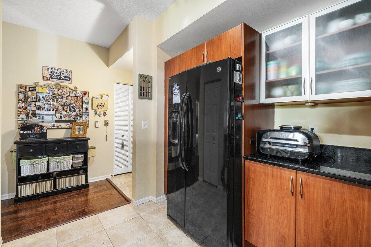 804 E Windward Way 201