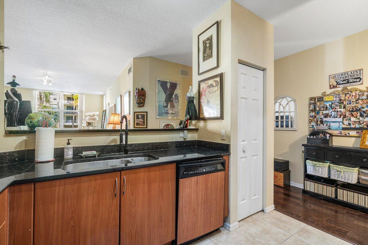 804 E Windward Way 201