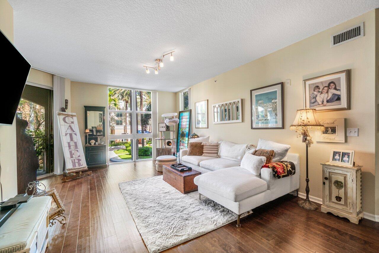 804 E Windward Way 201