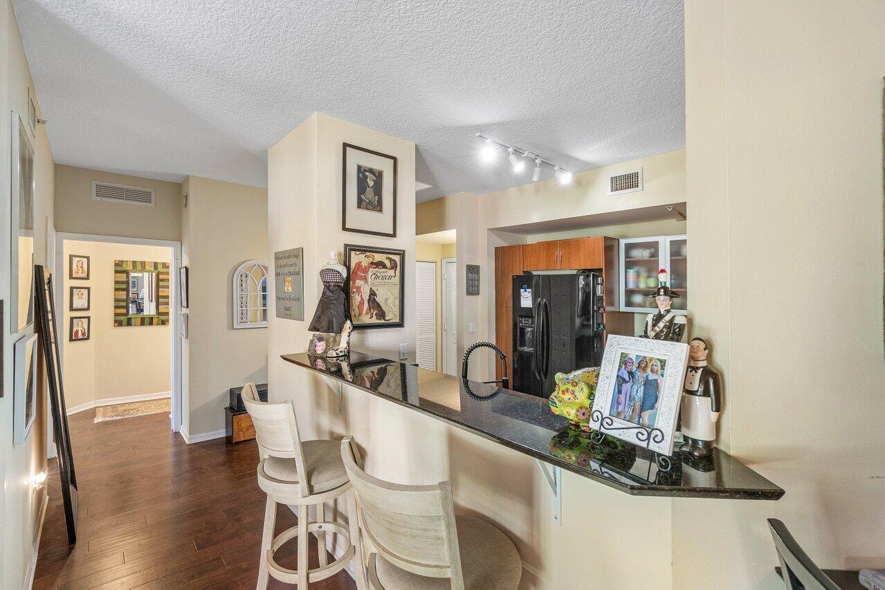 804 E Windward Way 201