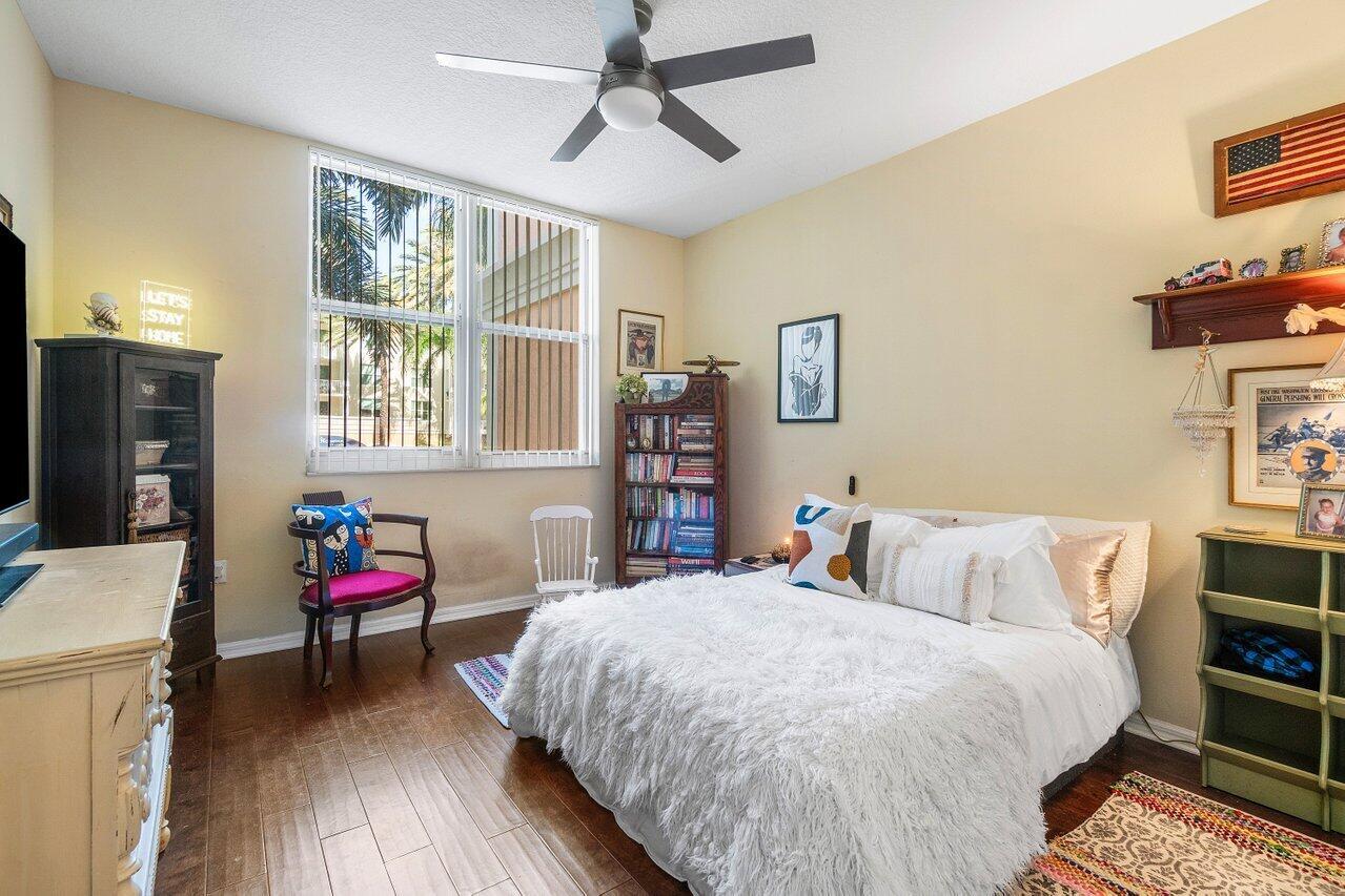 804 E Windward Way 201