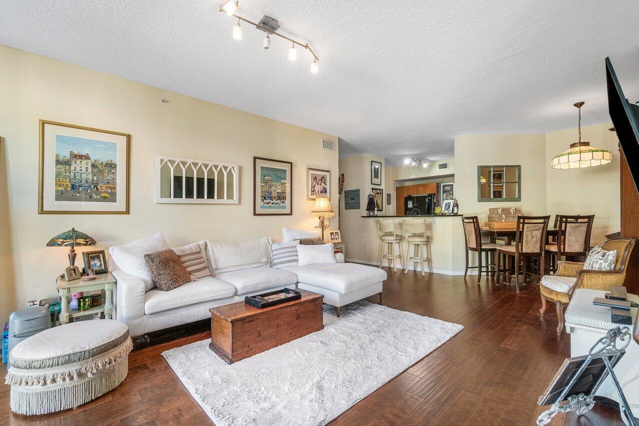 804 E Windward Way 201
