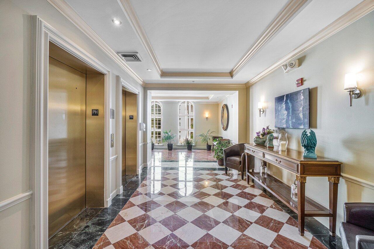 804 E Windward Way 201