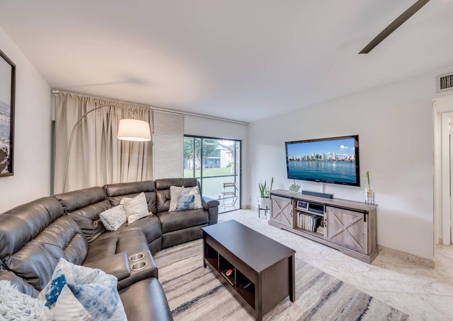 3939 NE 5th Avenue D103