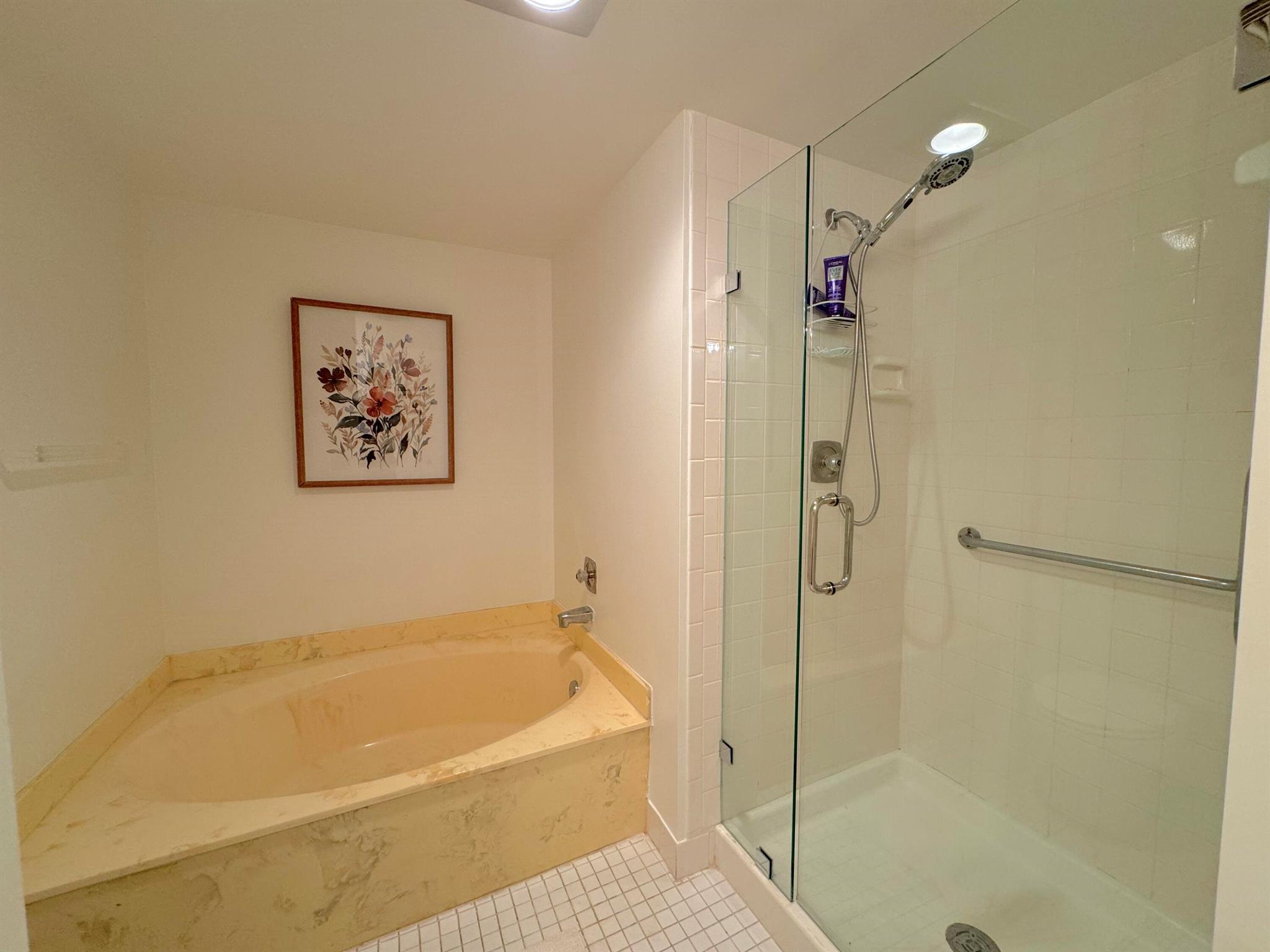 9 Stratford Drive E B