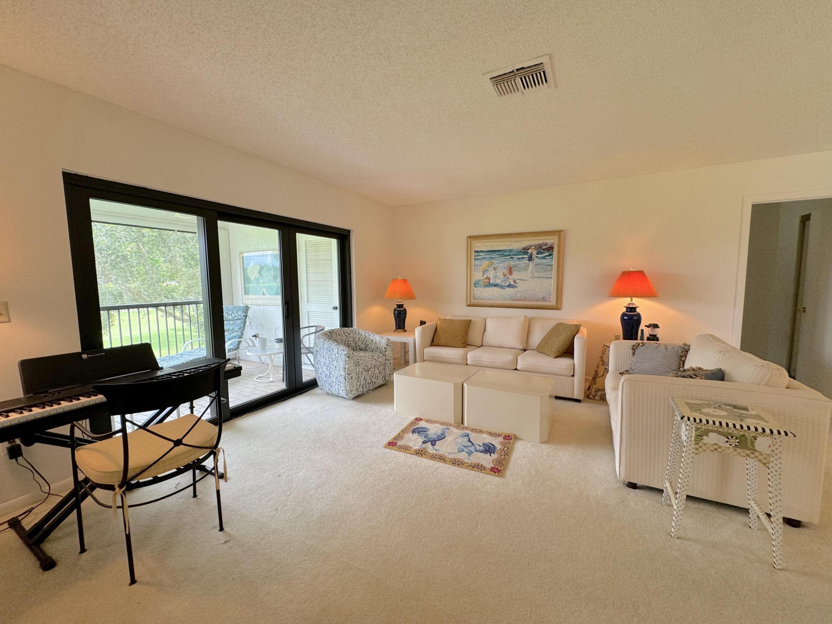 9 Stratford Drive E B