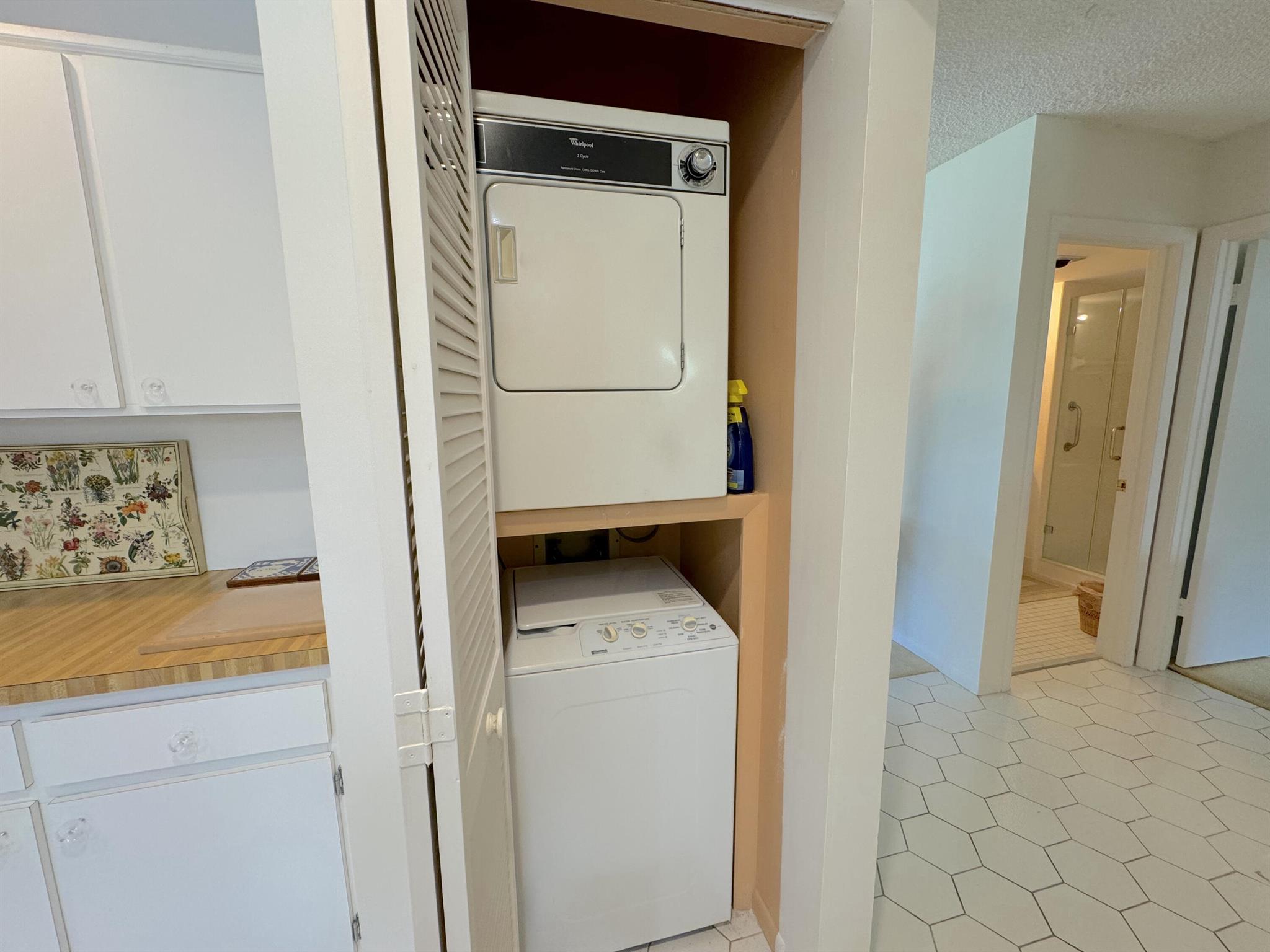 9 Stratford Drive E B