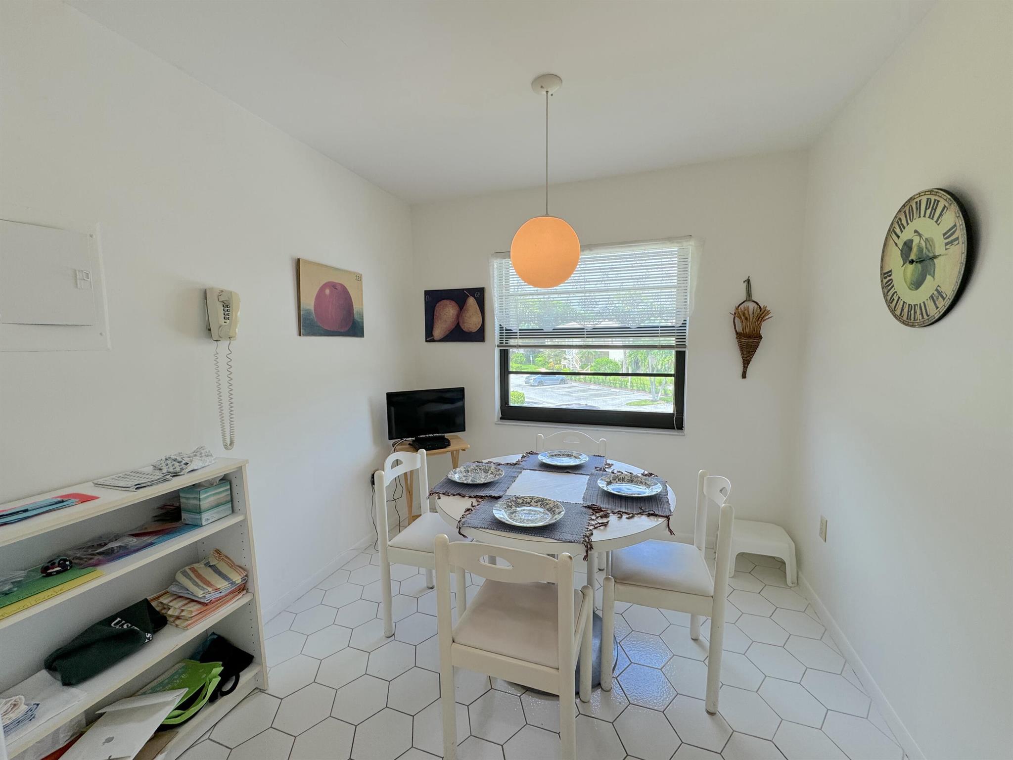 9 Stratford Drive E B