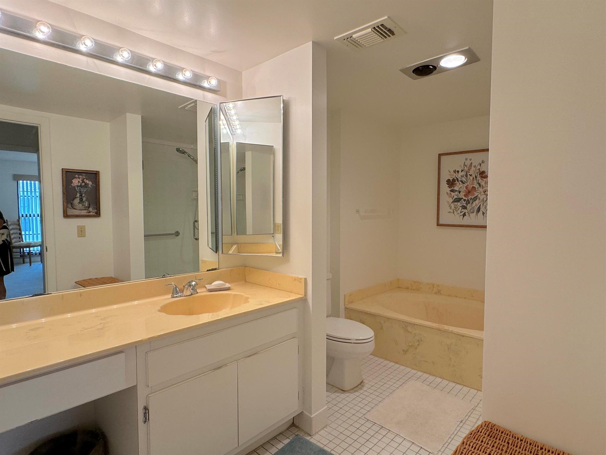 9 Stratford Drive E B