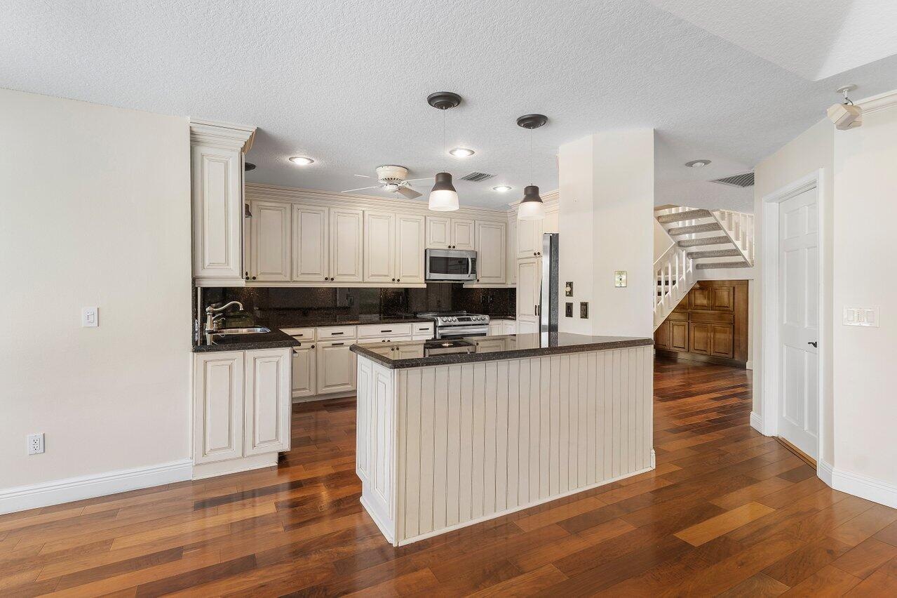 10744 Avenida Santa Ana